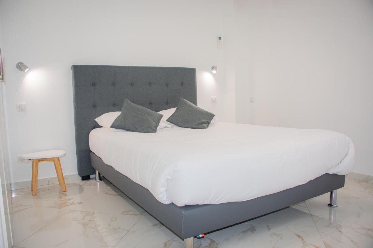 Hotel Et Appartements Reine D'Azur Roquebrune-Cap-Martin Eksteriør bilde